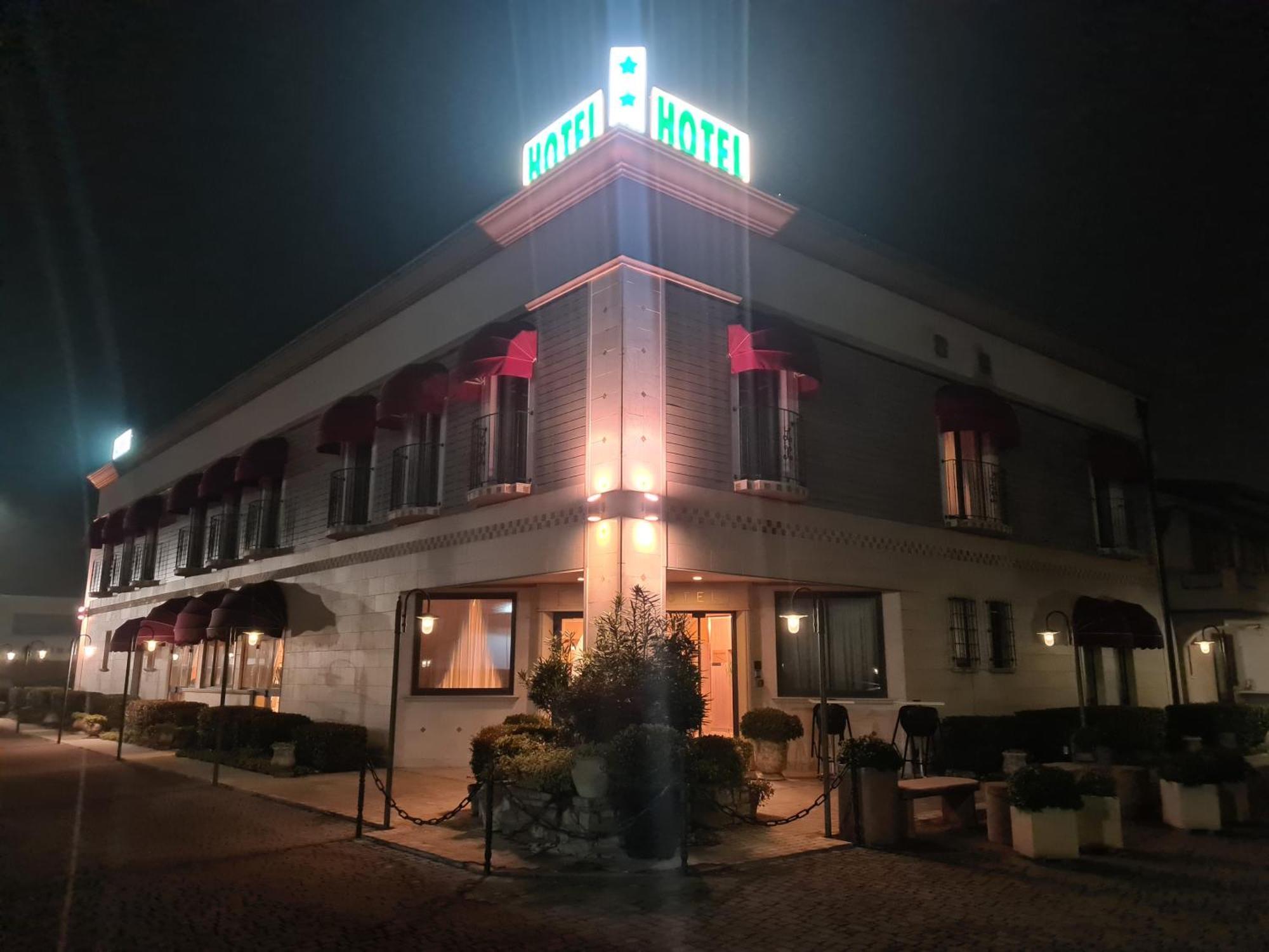 Hotel Lenotel 외부 사진
