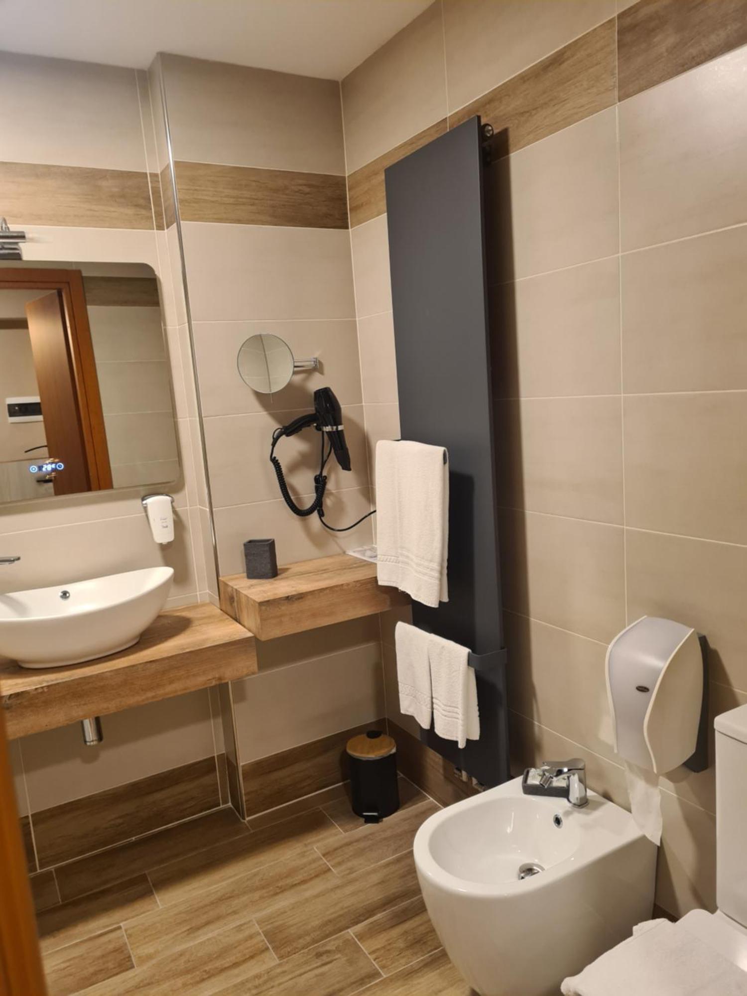 Hotel Lenotel 외부 사진