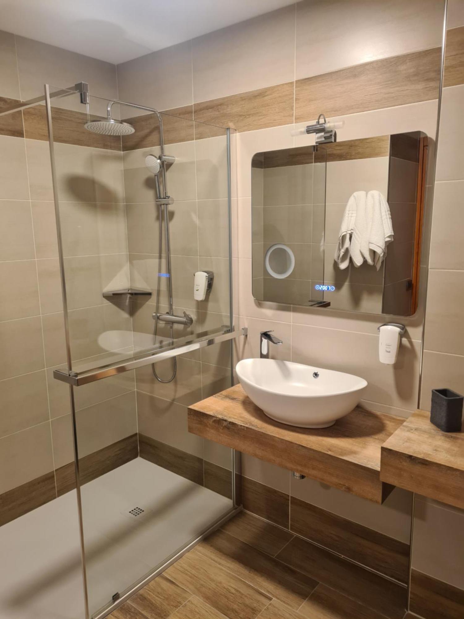 Hotel Lenotel 외부 사진